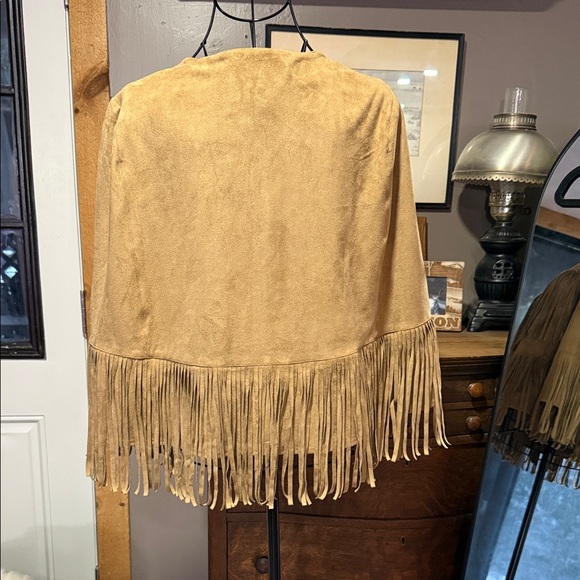 Chic Tan Fringe Suede Like Jacket - Picture 4 of 8